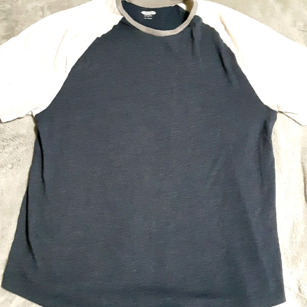 Old Navy navy blue/off white tshirt